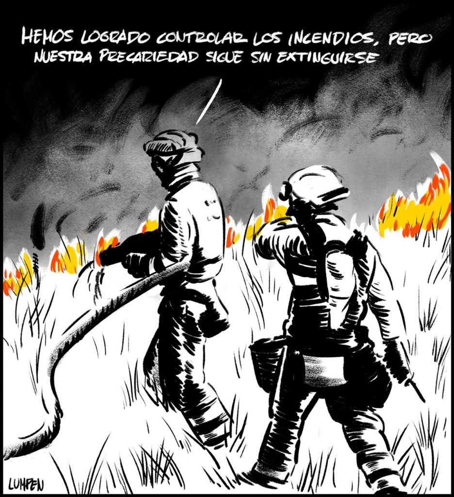 Bomberos forestales apagando un incendio