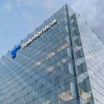 Edificio de oficinas vista desde abajo