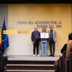 Secretarios generales de UGT y CCOO con la ministra de trabajo