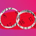 Dos anillos de bodas entrelazados